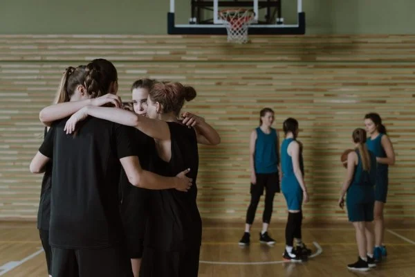 basketball team huddle